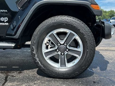 Used 2020 Jeep Wrangler Unlimited Sahara AWD/4WD image 14