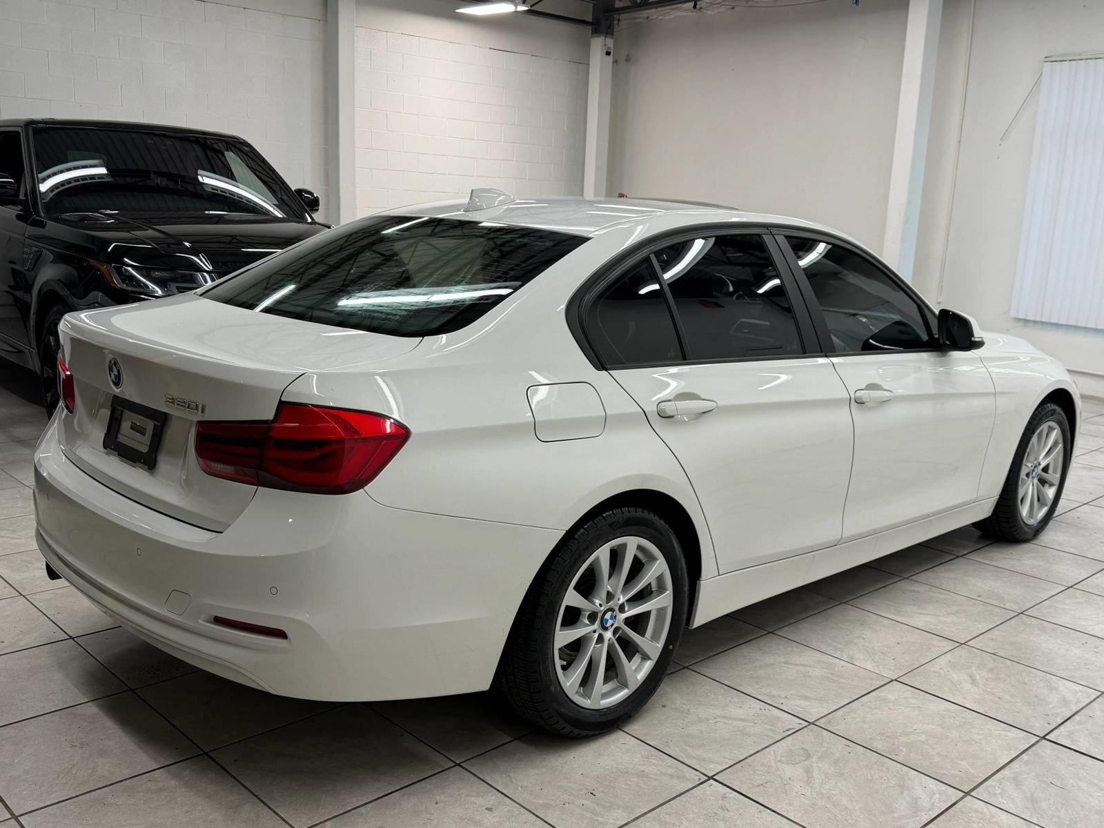 Used 2017 BMW 320i Sedan RWD image 9