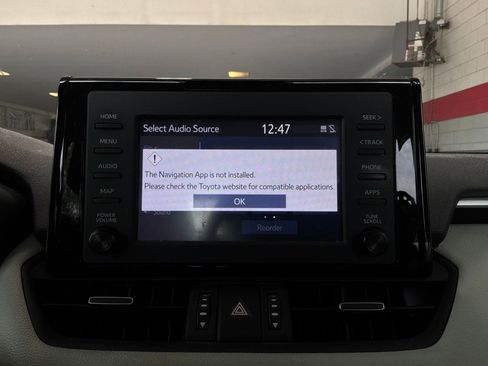 Used 2019 Toyota RAV4 XLE Premium FWD image 32