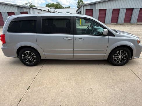 Used 2016 Dodge Grand Caravan SXT FWD image 7