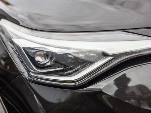 Used 2021 Toyota C-HR Limited FWD image 21