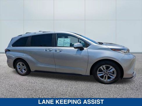 Used 2022 Toyota Sienna Limited AWD/4WD image 6