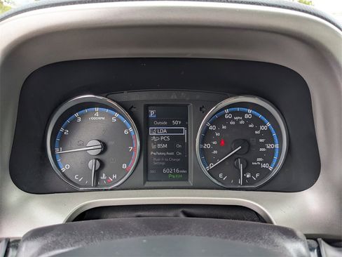 Used 2017 Toyota RAV4 Limited image 34