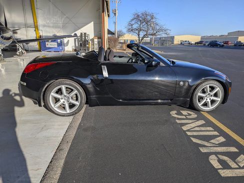 Used 2004 Nissan 350Z Enthusiast image 8