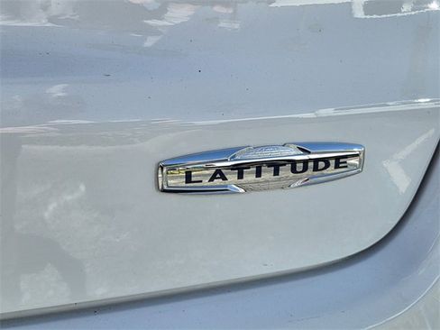 Used 2022 Jeep Compass Limited image 12