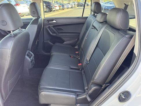 Certified 2021 Volkswagen Tiguan SE w/ Panoramic Sunroof Package image 35