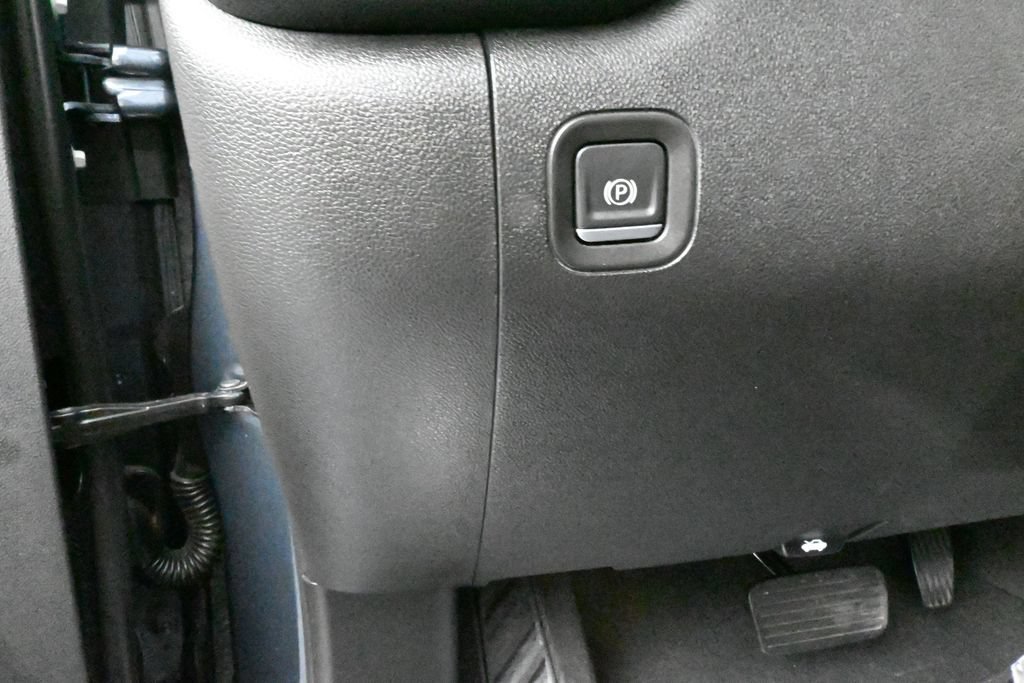 Used 2022 Chevrolet Silverado 1500 Custom RWD image 13