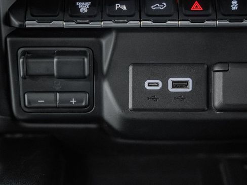 Used 2022 GMC Sierra 3500 AT4 w/ AT4 Preferred Package image 33