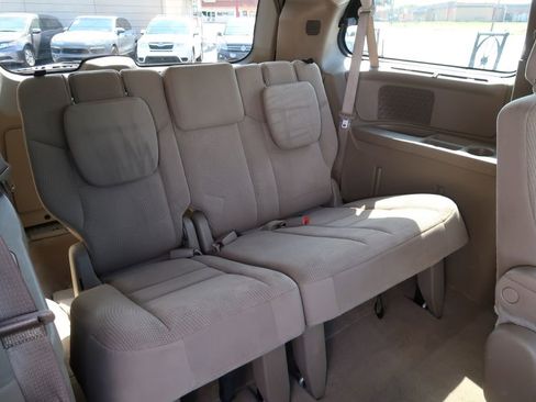 Used 2015 Chrysler Town & Country Touring w/ Driver Convenience Group image 9