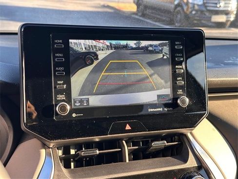 Certified 2022 Toyota Venza LE image 20