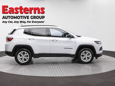 Used 2024 Jeep Compass Latitude AWD/4WD image 4
