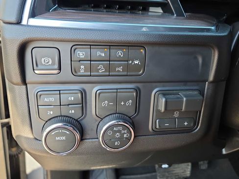 Used 2026 Chevrolet Tahoe Z71 w/ Comfort Package AWD/4WD image 23