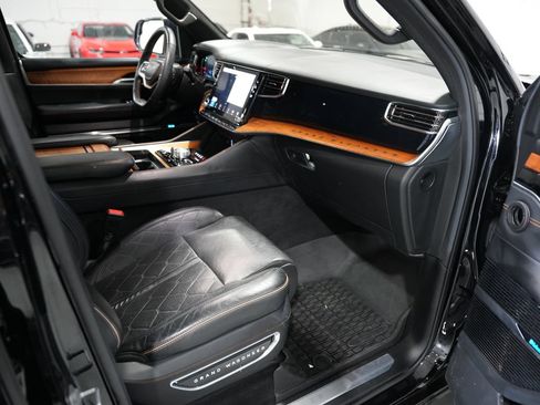 Used 2022 Jeep Grand Wagoneer Series III w/ Rear Seat Video Group 1 AWD/4WD image 14