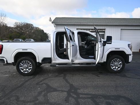 Used 2024 GMC Sierra 3500 Denali w/ Denali Reserve Package image 46