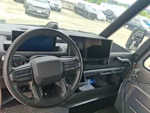 Used 2024 Chevrolet Brightdrop 600 w/ Commercial Equipment Package AWD/4WD image 9