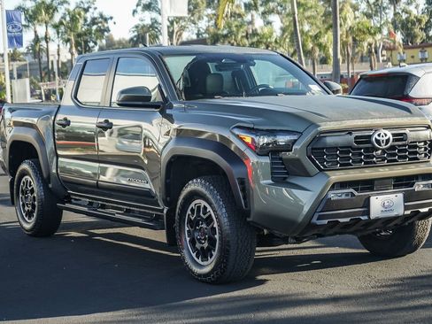 Used 2025 Toyota Tacoma TRD Off-Road image 3
