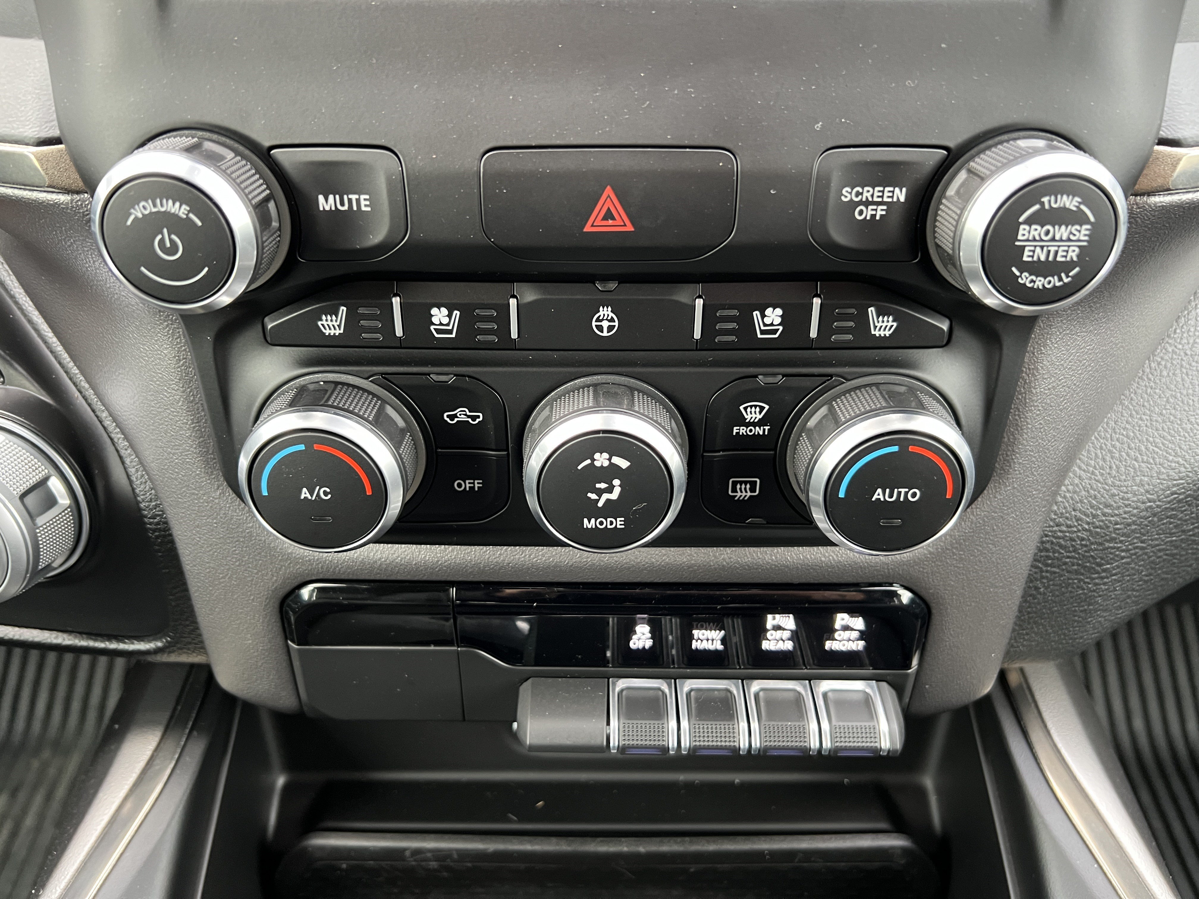 Used 2020 RAM 1500 Sport w/ Level 2 Equipment Goup w/2_L AWD/4WD image 26