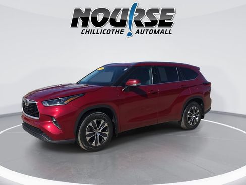 Used 2021 Toyota Highlander XLE AWD/4WD image 4