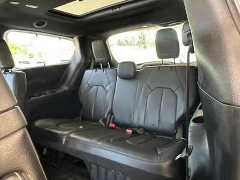 Used 2020 Chrysler Pacifica Touring-L w/ Advanced Safetytec Group AWD/4WD image 29