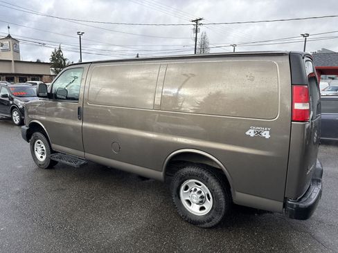 Used 2016 Chevrolet Express 2500 image 11