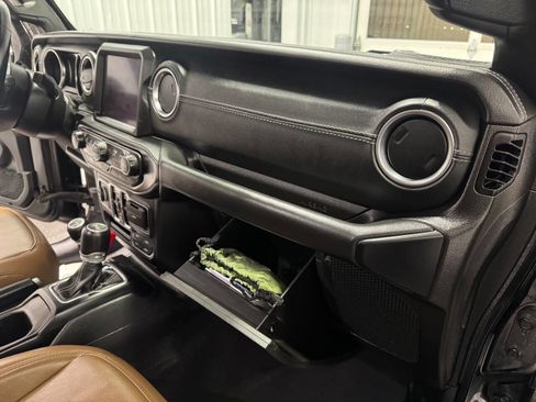 Used 2021 Jeep Wrangler Unlimited Sahara w/ Cold Weather Group image 19