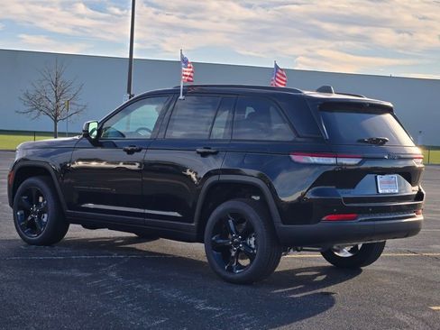 New 2025 Jeep Grand Cherokee Limited w/ Luxury Tech Group II image 12