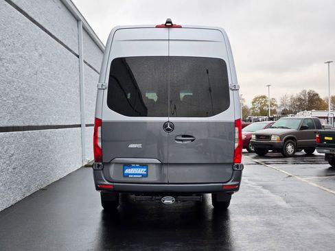 Used 2021 Mercedes-Benz Sprinter 2500 image 9