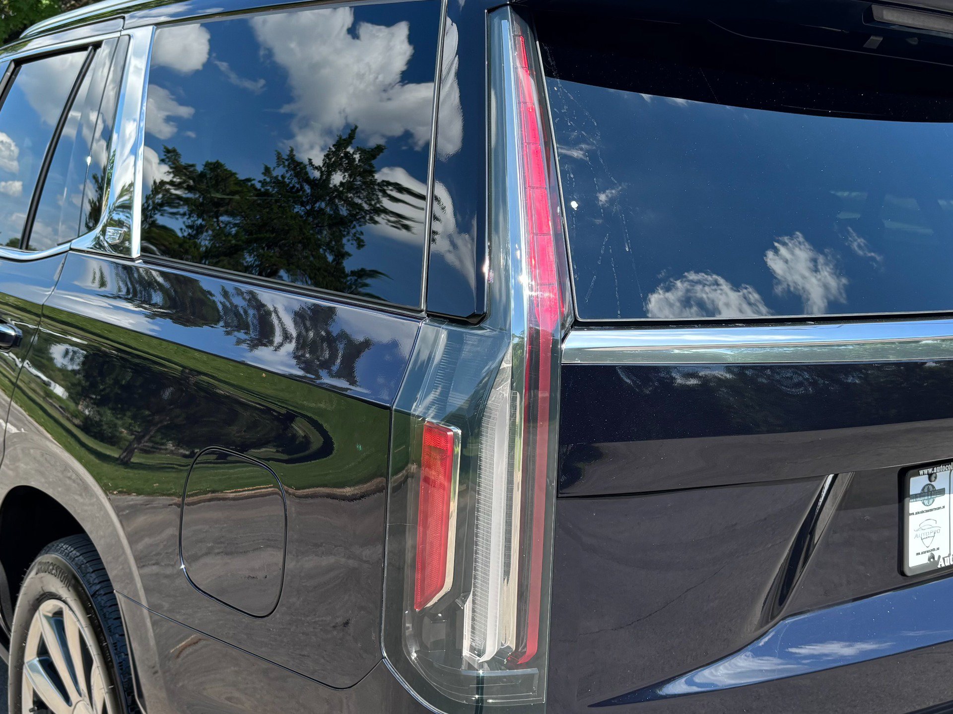 Used 2024 Cadillac Escalade Premium Luxury Platinum AWD/4WD image 11