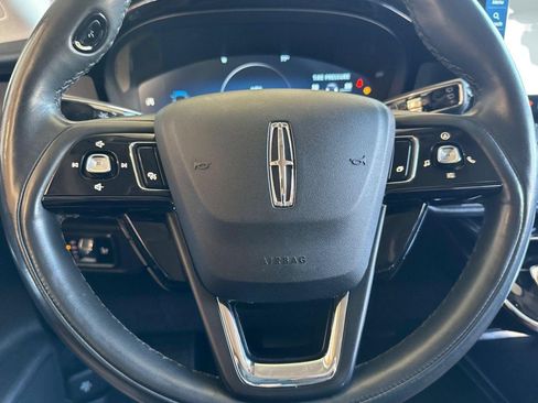 Used 2023 Lincoln Corsair Reserve w/ Equipment Group 201A FWD image 11