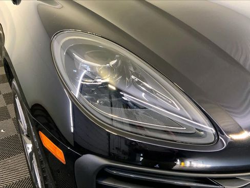 Used 2025 Porsche Macan image 12