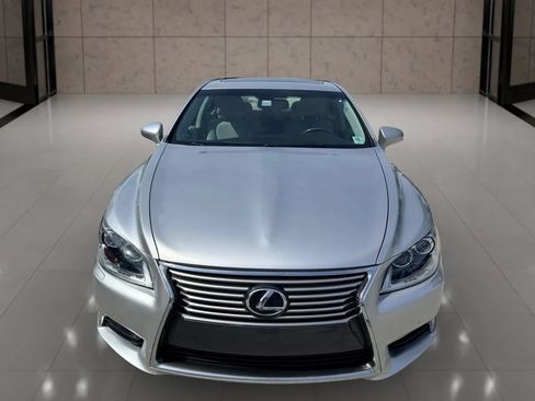 Used 2015 Lexus LS 460 w/ Comfort Package RWD image 8