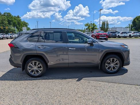 Used 2023 Toyota RAV4 Limited AWD/4WD image 7