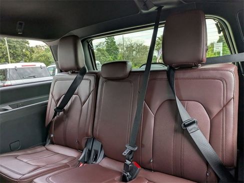 Used 2024 Ford Expedition Limited image 30
