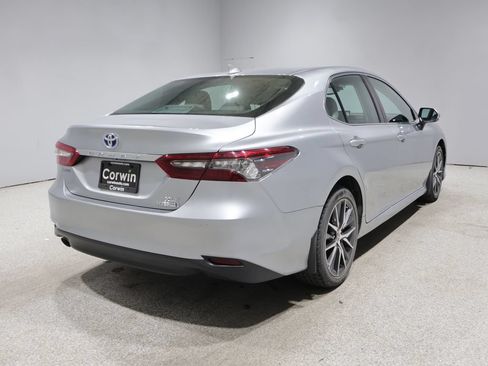 Used 2022 Toyota Camry XLE w/ Cold Weather Package FWD image 2
