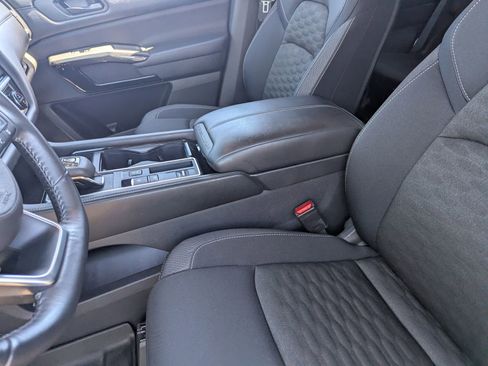 Used 2024 Nissan Pathfinder SV w/ SV Premium Package image 19