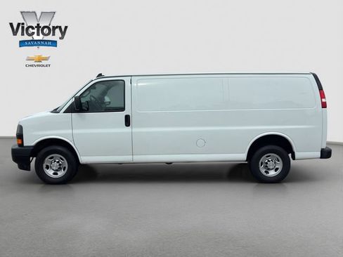 Used 2019 Chevrolet Express 2500 Extended w/ Driver Convenience Package RWD image 4