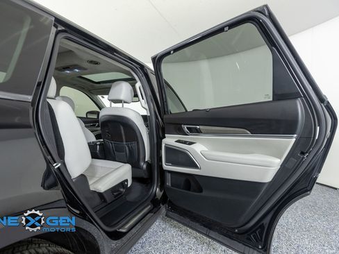 Used 2022 Kia Telluride SX w/ SX Prestige Package AWD/4WD image 37
