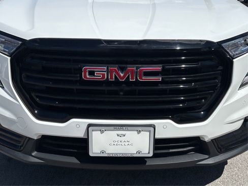Used 2022 GMC Terrain SLT w/ Infotainment Package II AWD/4WD image 12