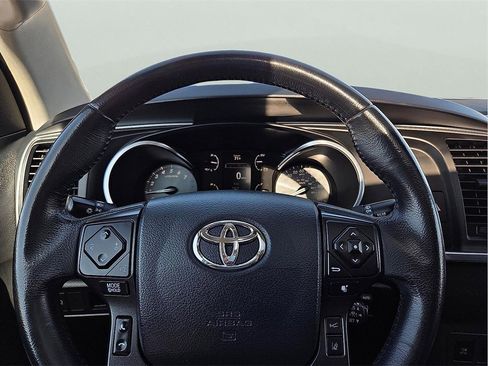 Used 2018 Toyota Sequoia SR5 image 19