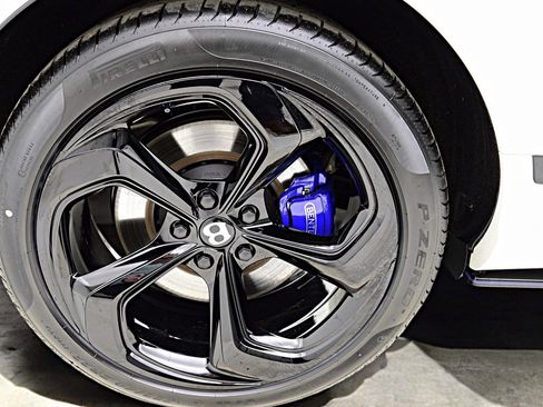 New 2025 Bentley Bentayga image 46