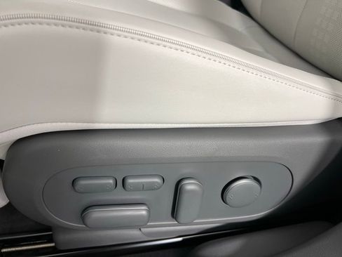 Used 2024 Hyundai Ioniq 5 Limited image 25