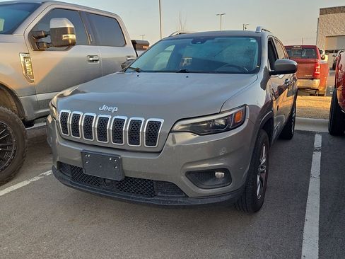 Used 2021 Jeep Cherokee Latitude Lux w/ Mopar Interior Package image 1