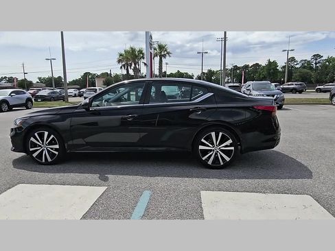 Used 2021 Nissan Altima 2.5 SR w/ SR Premium Package FWD image 26