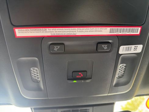 Used 2025 Toyota Camry SE w/ Convenience Package image 27