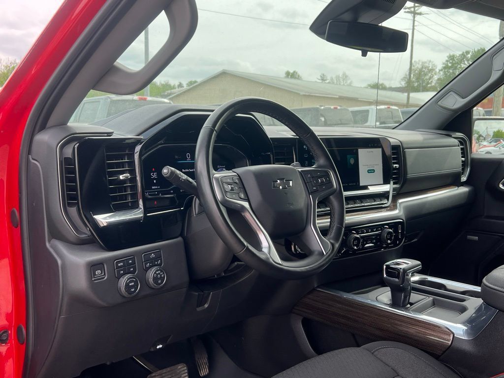 Used 2024 Chevrolet Silverado 1500 LT Trail Boss w/ Convenience Package II AWD/4WD image 12