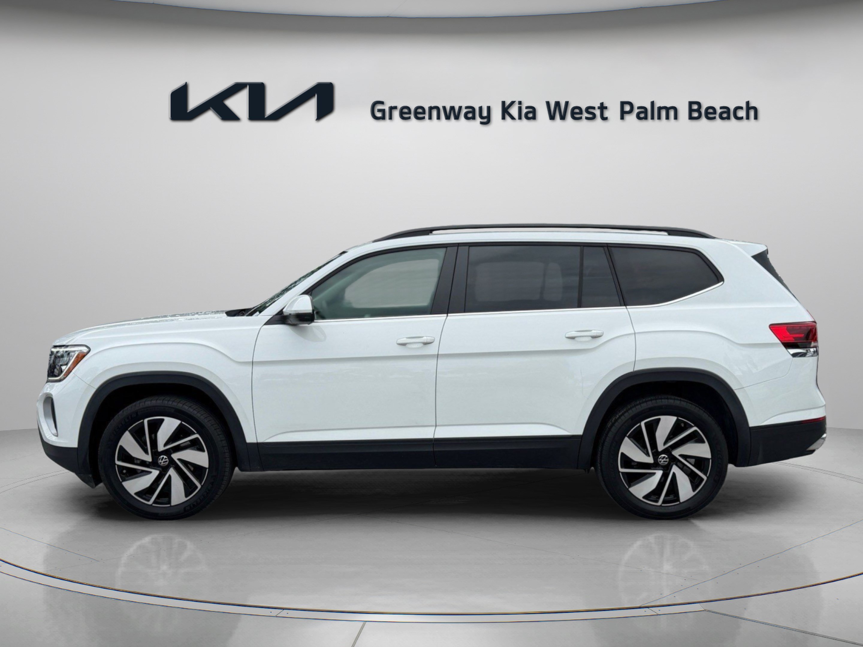 Used 2024 Volkswagen Atlas SE FWD image 4