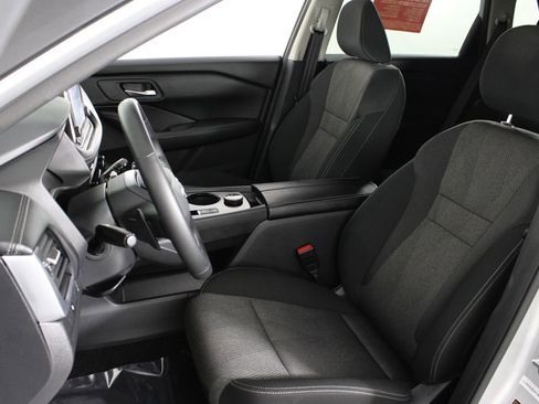 Certified 2025 Nissan Rogue SV image 19