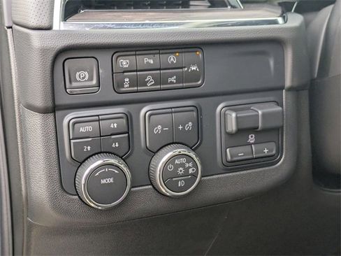 New 2025 Chevrolet Suburban Premier w/ Sun And Tow Package image 15