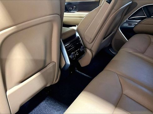 Used 2023 Land Rover Range Rover SE AWD/4WD image 10