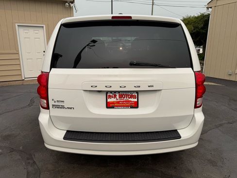 Used 2017 Dodge Grand Caravan SE FWD image 12